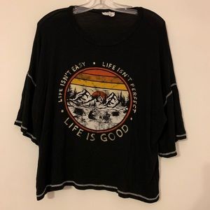 Womens graphic flutter short sleeve tshirt